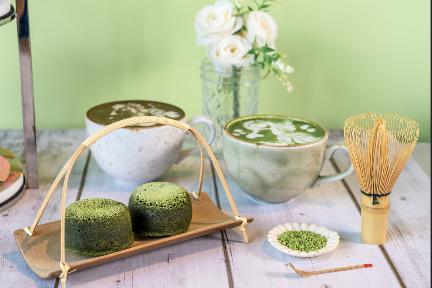 港維港凱悅尚萃酒店與本地品牌 Matchali 合作推出全新下午茶套餐，以抹茶和焙茶精緻優雅的風味為靈感。